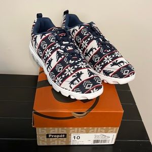 Propet Travelactiv navy reindeer shoes new in box sz 10